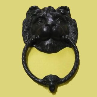 60 battente per portone. Leone veneziano con anello