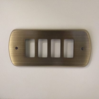 5140 copri interruttore a 4 fori ****€ 3,00****